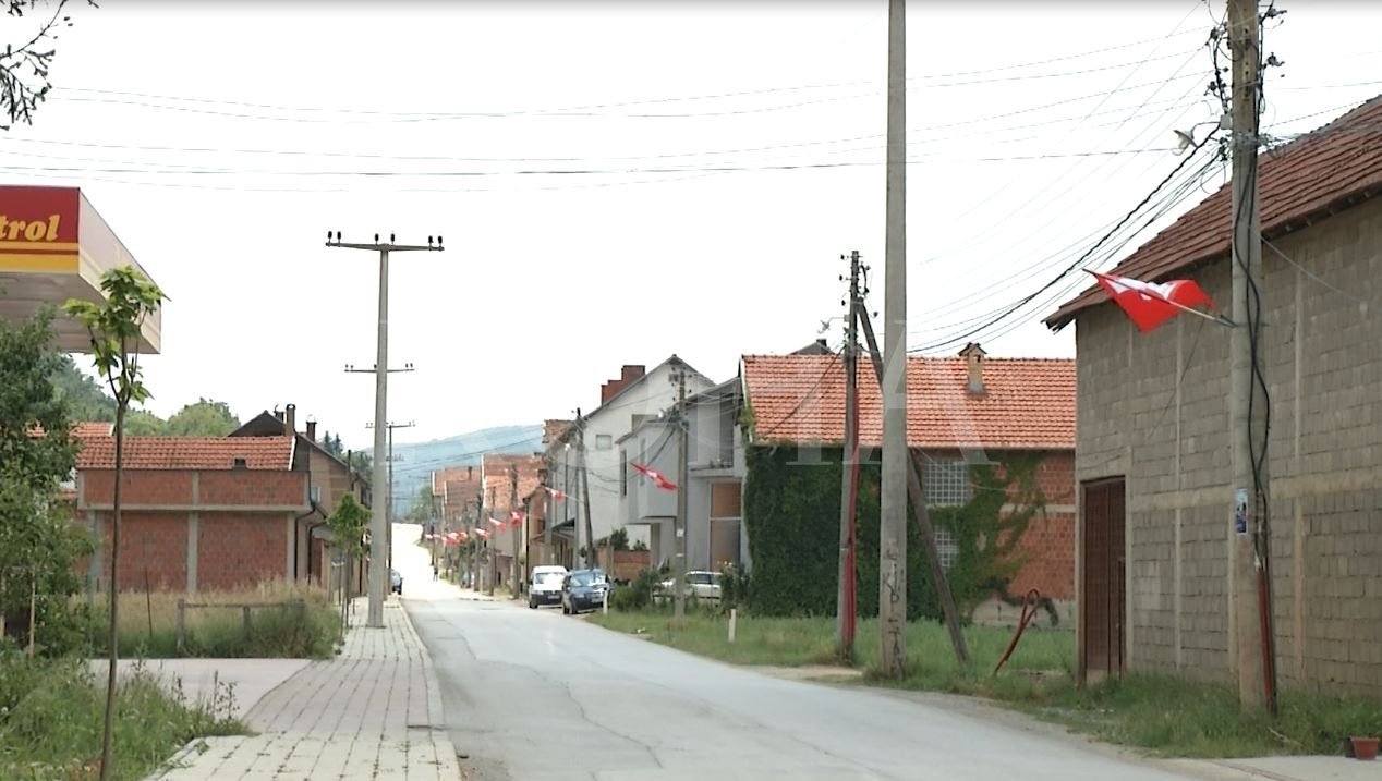 Shqiptarët në ethe për ndeshjen Zvicër – Serbi, entuziazëm në Zhegrën e Shaqirit