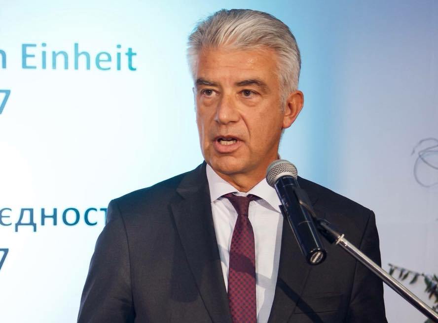 Diplomati gjerman habitet se si dikush mund të ofendohet nga festa e Xhakës dhe Shaqirit