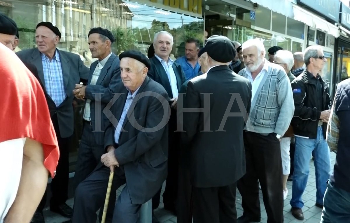 Krejt çka ndodhi sot në protestën e ish-punëtorëve të “IMN Kosova” para AKP-së