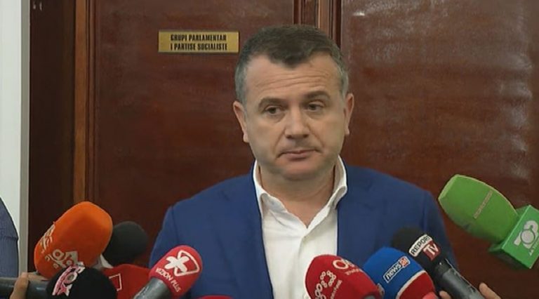 Balla kërkon të hetohet për “Toyotat” me euro dhe paralajmëron surpriza për Bashën