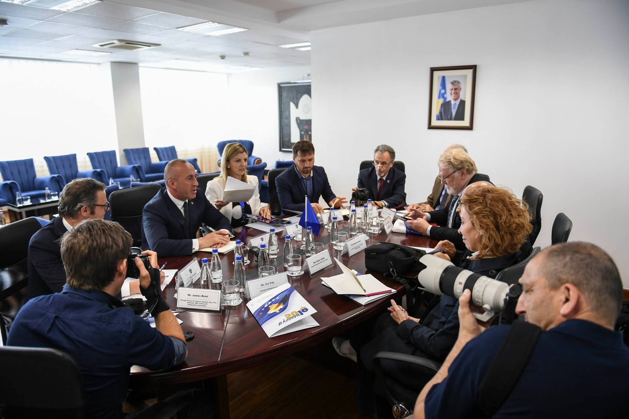 Haradinaj takohet me gazetarët ndërkombëtarë që po qëndrojnë në Kosovë