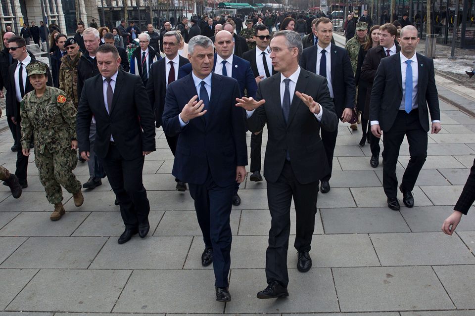 Thaçi bisedon me Stoltenbergun: Ushtrinë do ta bëjmë në koordinim me aleatët