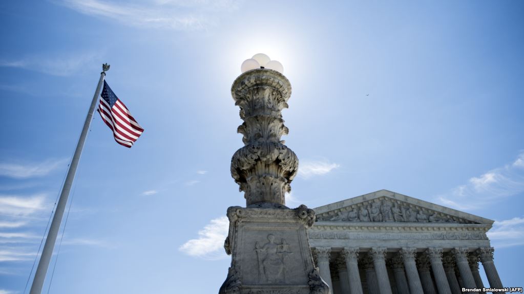 Gjykata Supreme në SHBA mbështet vendimin e Trumpit për ndalim-udhëtim