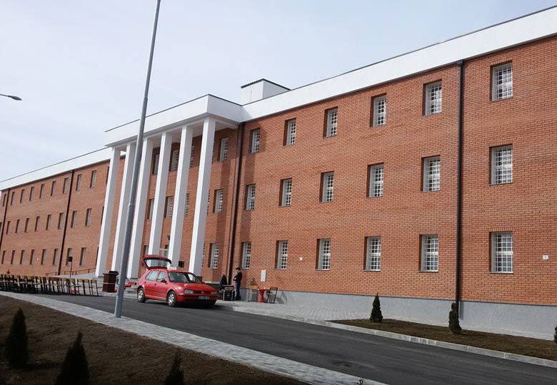 Një muaj paraburgim zyrtarit komunal të dyshuar për marrje ryshfeti