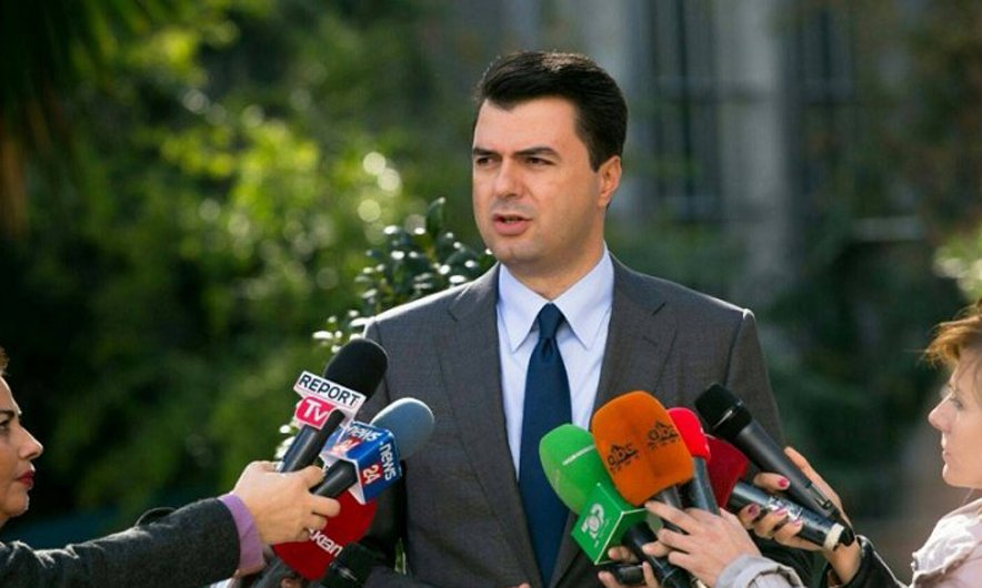 Mbrohet Basha ndaj akuzave të Ballës: Takoj mijëra njerëz, s’e njoh