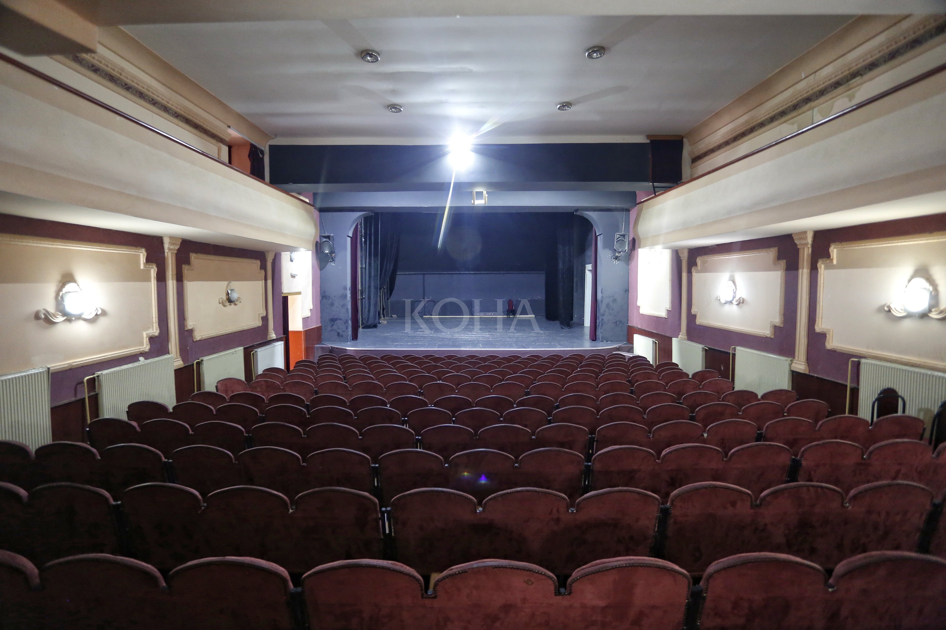 Teatri i Ferizajt synon dinamikë të re me repertorin e rregullt të shfaqjeve