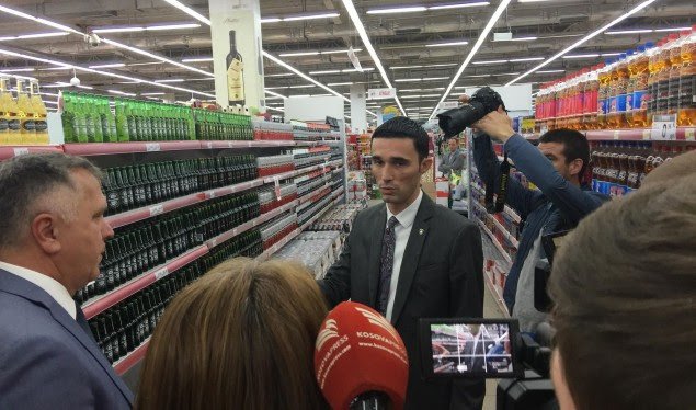 Ministri Shala qartëson, do të dënohen ata që u shesin të miturve alkool