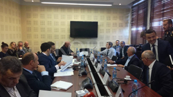 Ministri i kënaqur me dinamikën e punëve rreth “Kosovës së Re”, opozita dyshuese