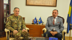 Ministri dhe komandanti i KFOR-it diskutojnë për sigurinë përgjatë kufijve