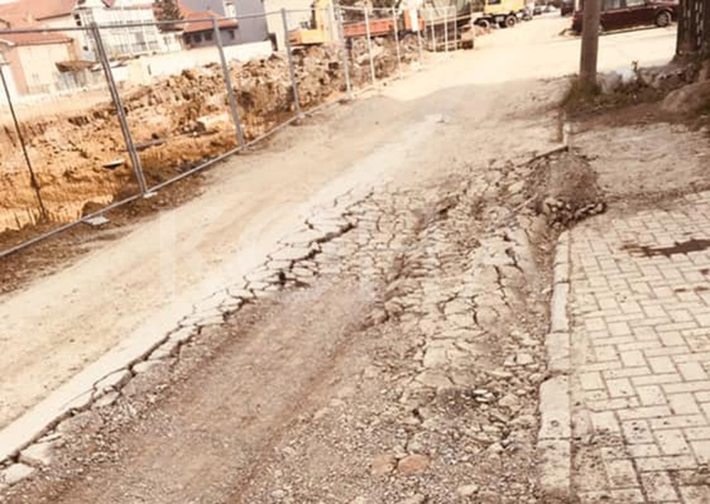 Kompanitë ndërtimore dëmtojnë rrugët lokale të Ferizajt