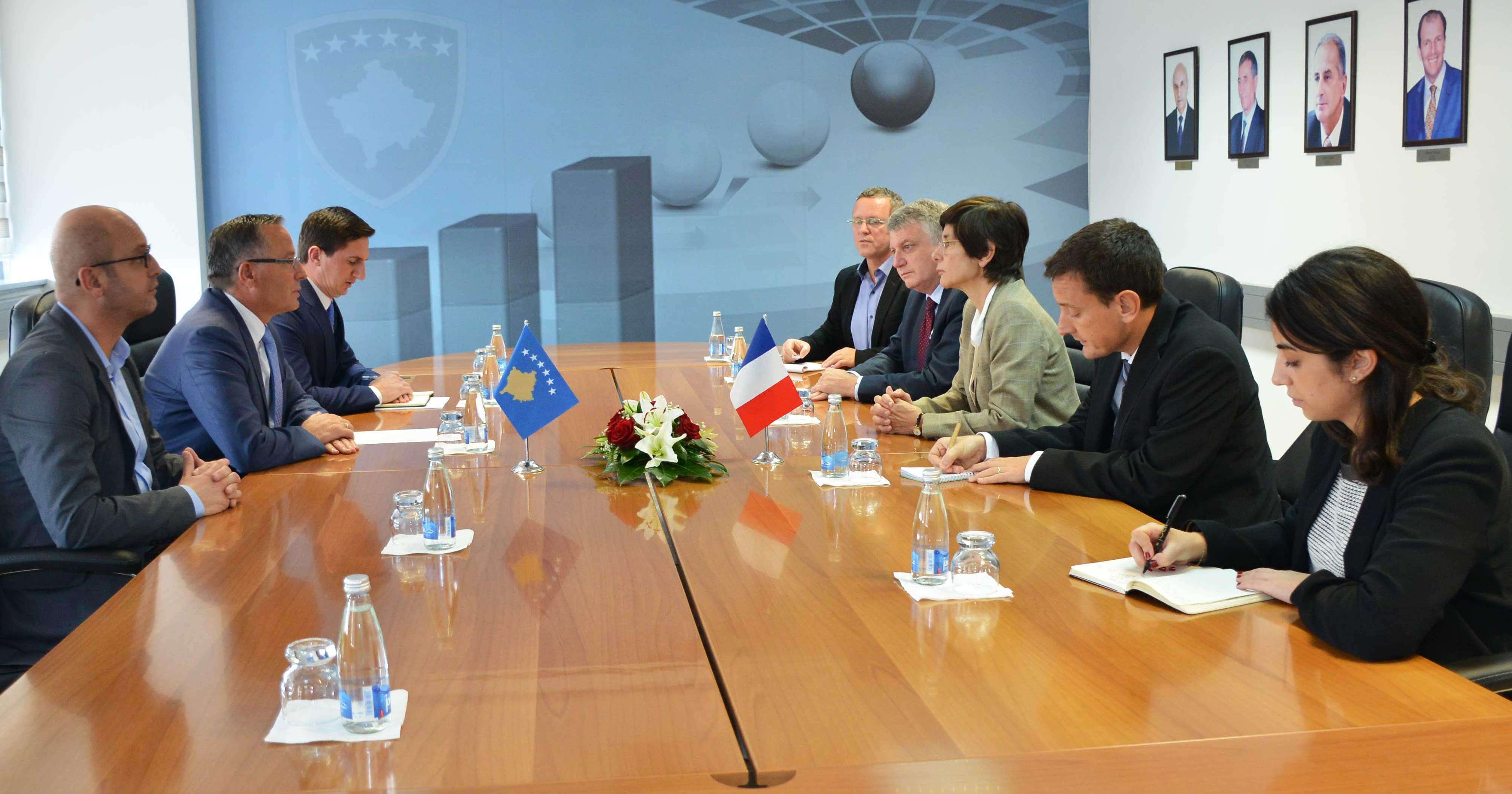 Diplomatja franceze informohet për zhvillimet në fushën financiare të Kosovës