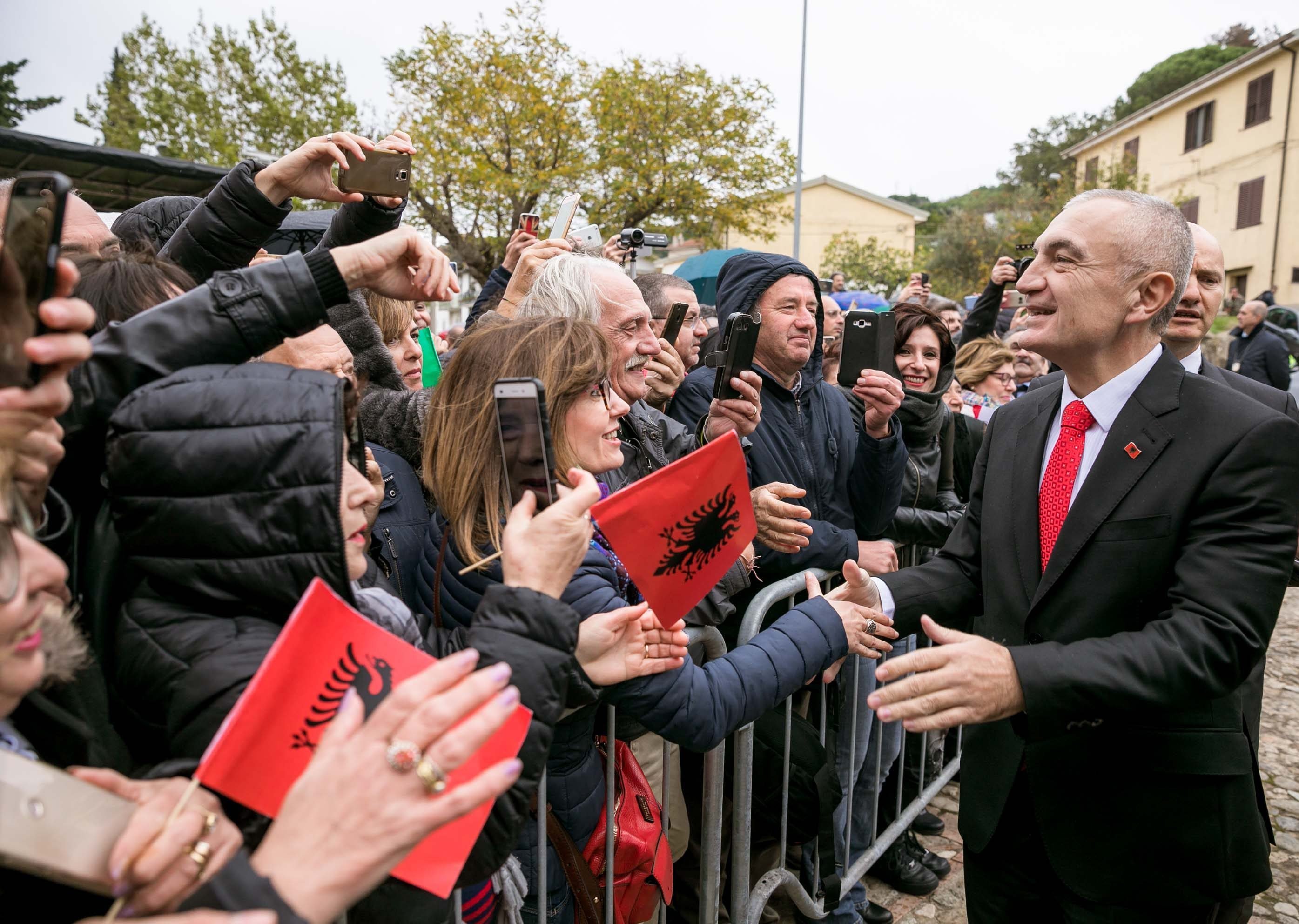 Meta takon arbëreshët në Itali, “mirënjohës që ruajtët traditat dhe gjuhën e Skënderbeut”