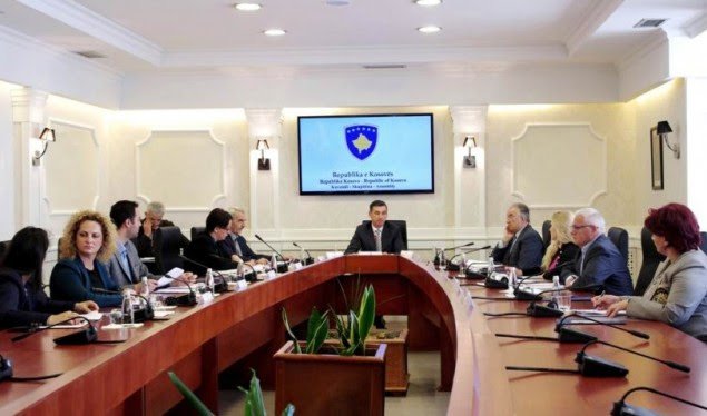 Kërkohet seancë e jashtëzakonshme për “dështimet dhe skandalet në politikën e jashtme”