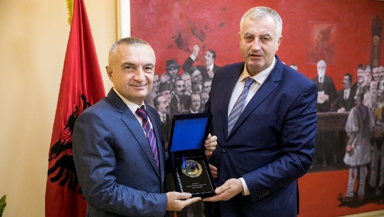 Meta priti ministrin e FSK-së, mbështet formimin e Ushtrisë së Kosovës