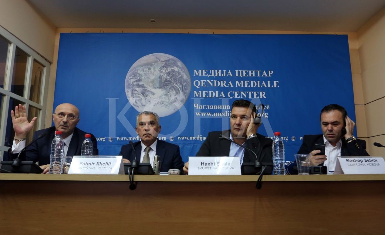 Serbët pyesin deputetët: Si të bashkëpunohet me NATO-n e ku të rreshtohen në rast të luftës Kosovë – Serbi