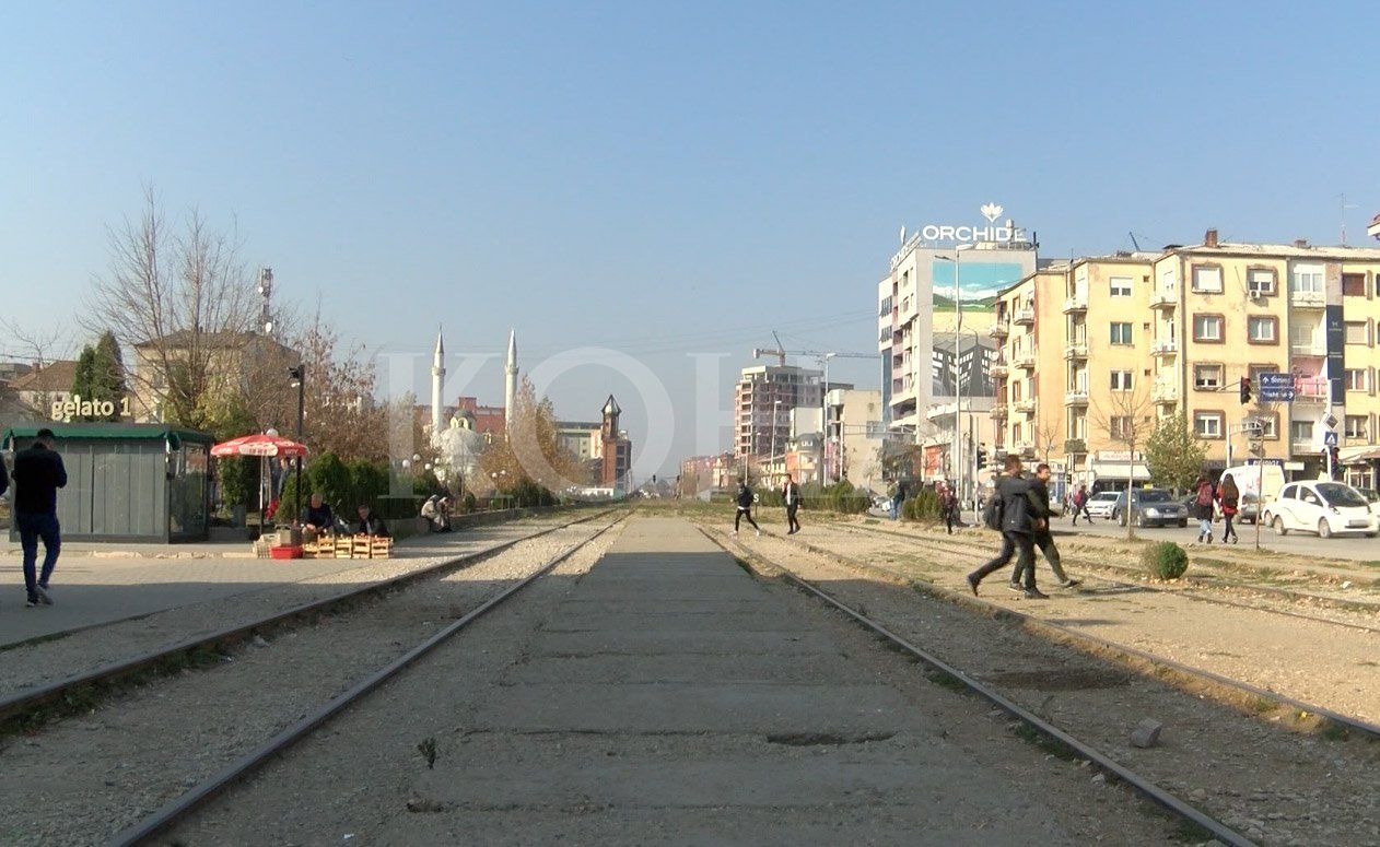 Projekti 6 milionësh për “bashkimin e qytetit” po kundërshtohet nga qytetarët dhe opozita në Ferizaj
