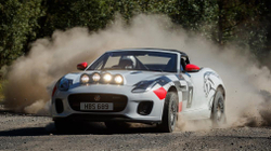 Jaguar me 2 F-Type super sportiv për të festuar 70 vjetorin e veturave sportive