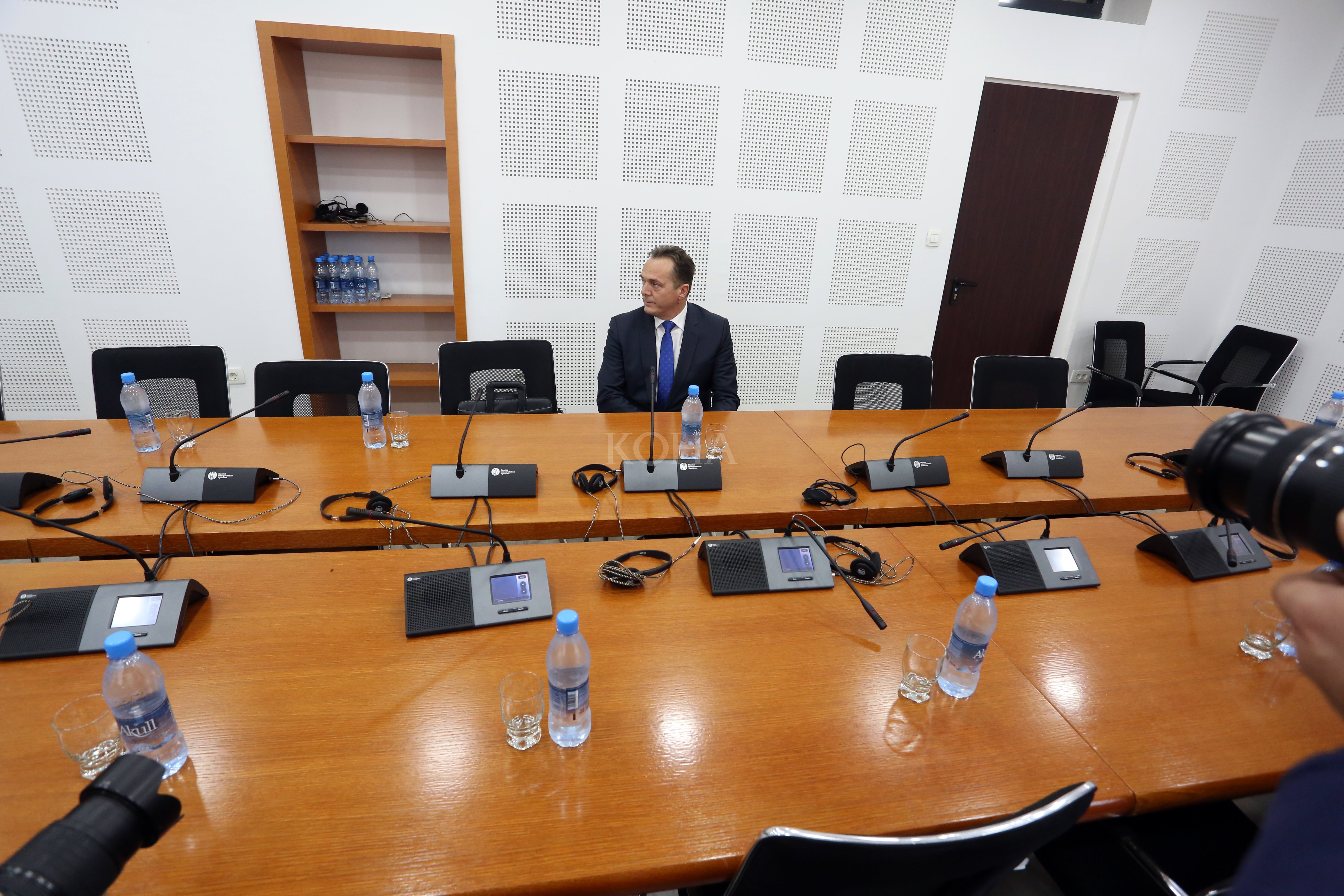 Shumë shkelje gjatë dëbimit të shtetasve turq konstaton Komisioni hetimor 