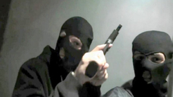 Dy të maskuar nën kërcënim të armëve grabisin para e cigare në Shtime