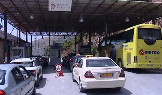 Përmirësohet situata në pikat kufitare Shqipëri-Greqi