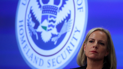 Trumpi mund ta shkarkojë Sekretaren për Siguri të Brendshme