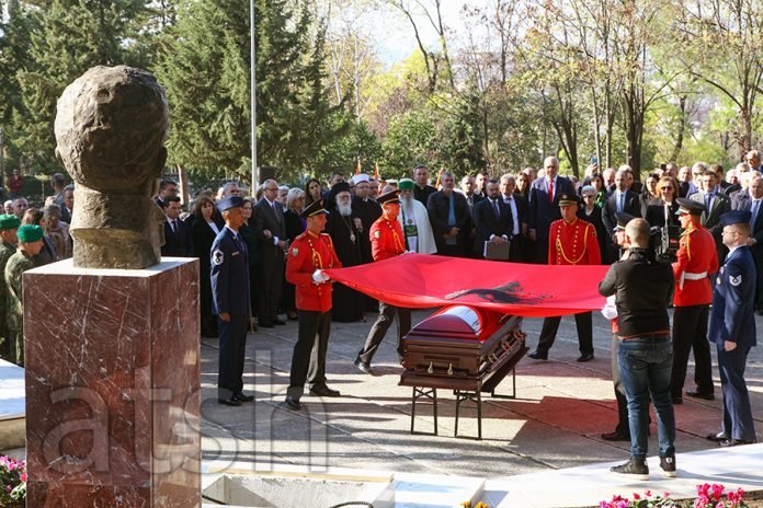 I patjetërsueshmi i kulturës shqiptare, eshtrat e Mid’hat Frashërit prehen në atdhe