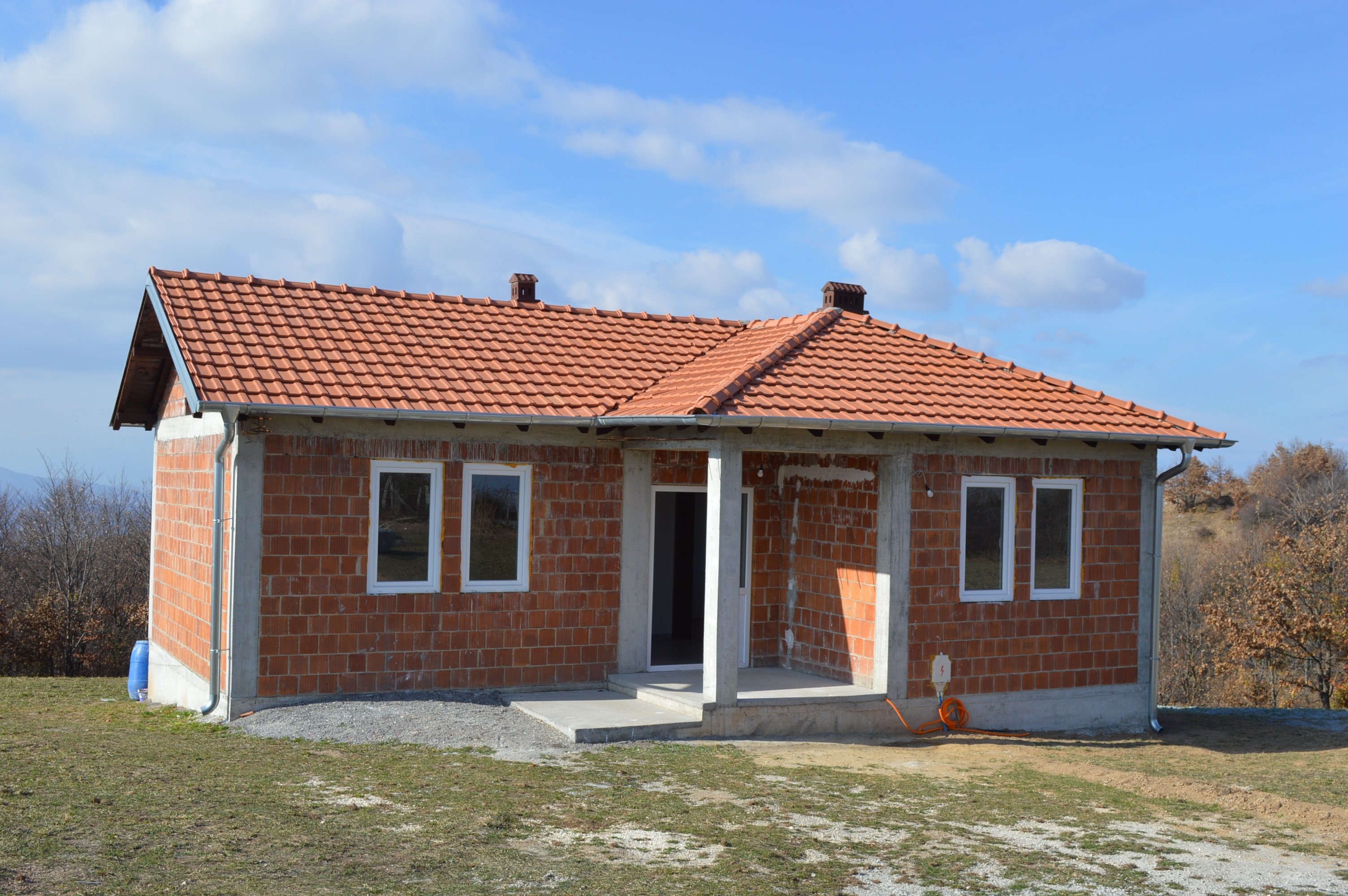Komuna e Malishevës i bën me shtëpi tri familje në nevojë