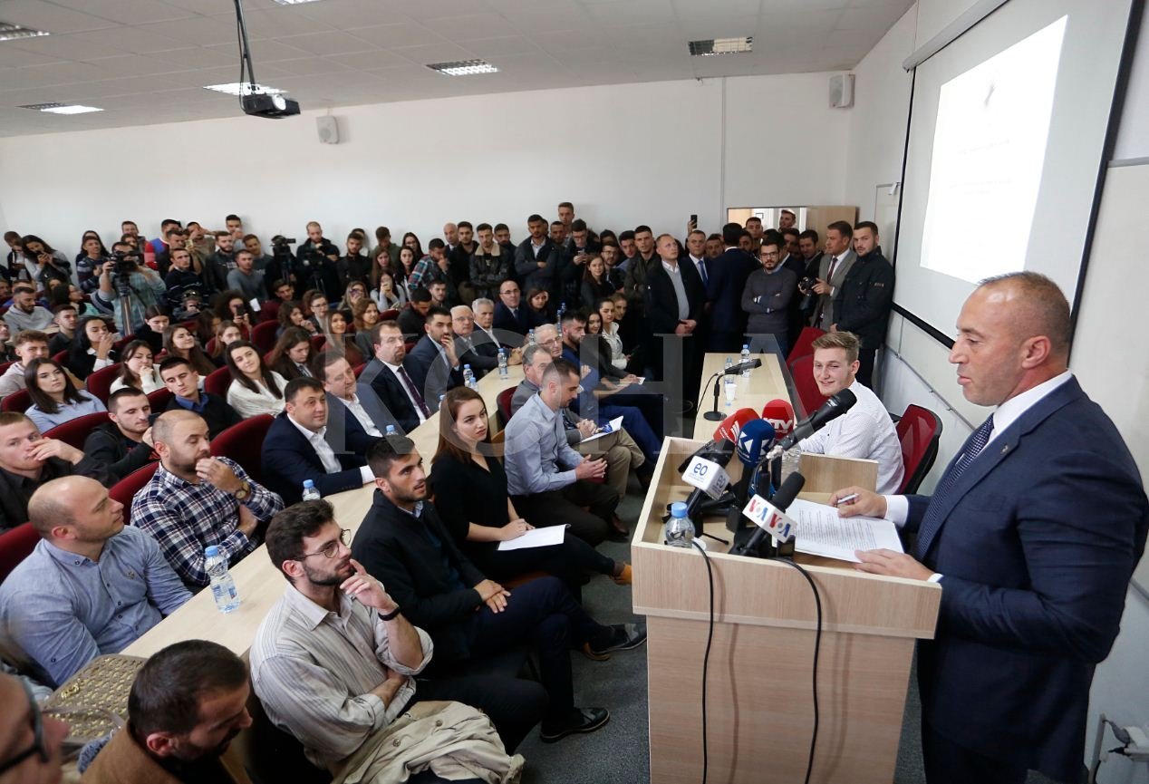 Haradinaj u thotë studentëve se merr faj që ende s’janë liberalizuar vizat e s’është bërë mjaftë për arsimin