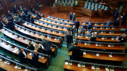 Mungesa e Haradinajt e Pacollit e dështon seancën për skandalet në diplomaci