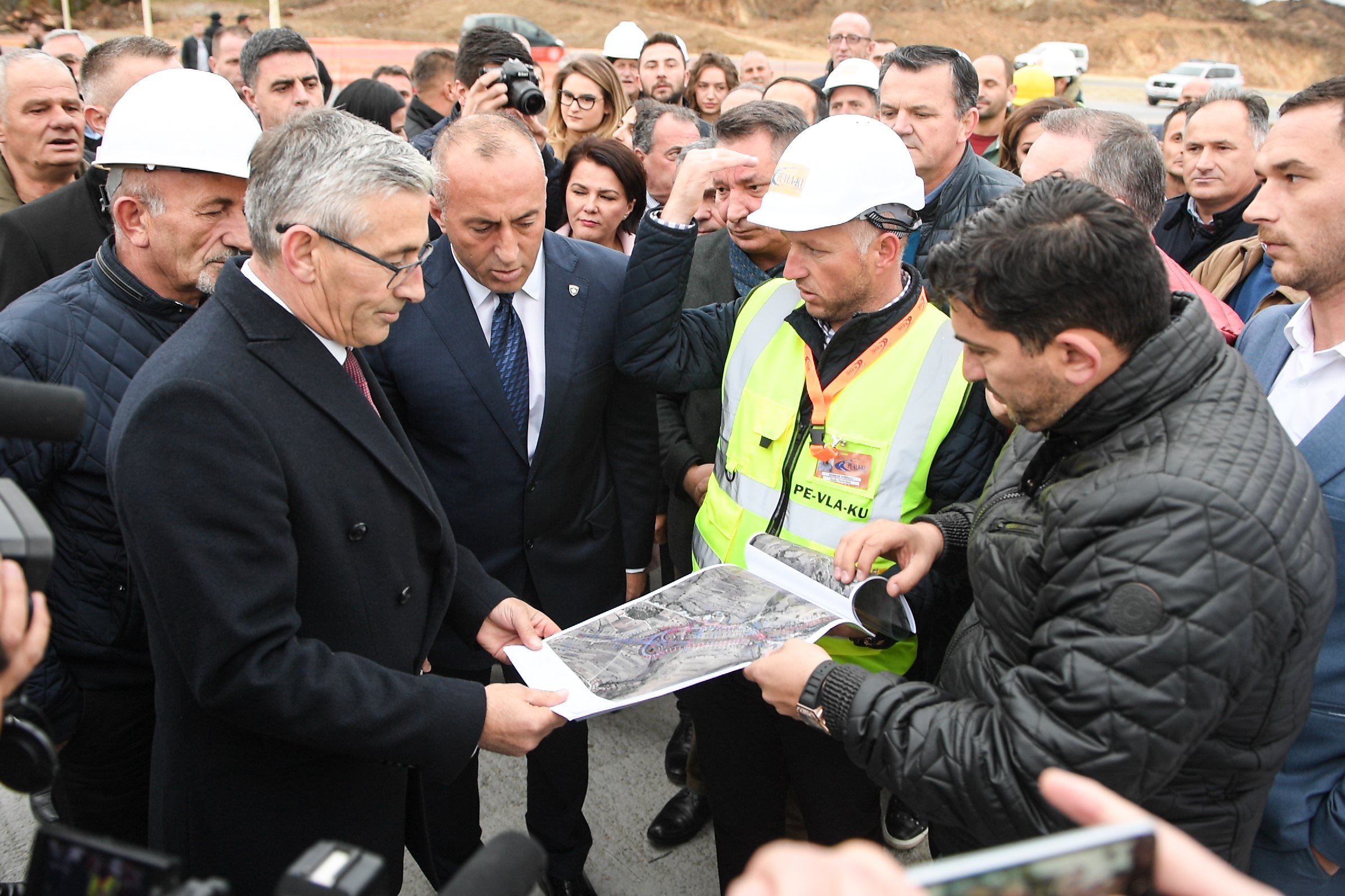 Haradinaj: Autostrada Prishtinë – Dheu i Bardhë mund të kryhet edhe më shpejtë se që është paraparë