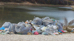 Hiqen mbi 100 thasë mbeturina nga liqeni i Badovcit, shqetësuese mbetet hedhja e mbeturinave nga veturat