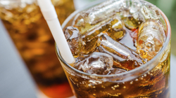 Sa është i rrezikshëm për shëndetin akulli në pijet