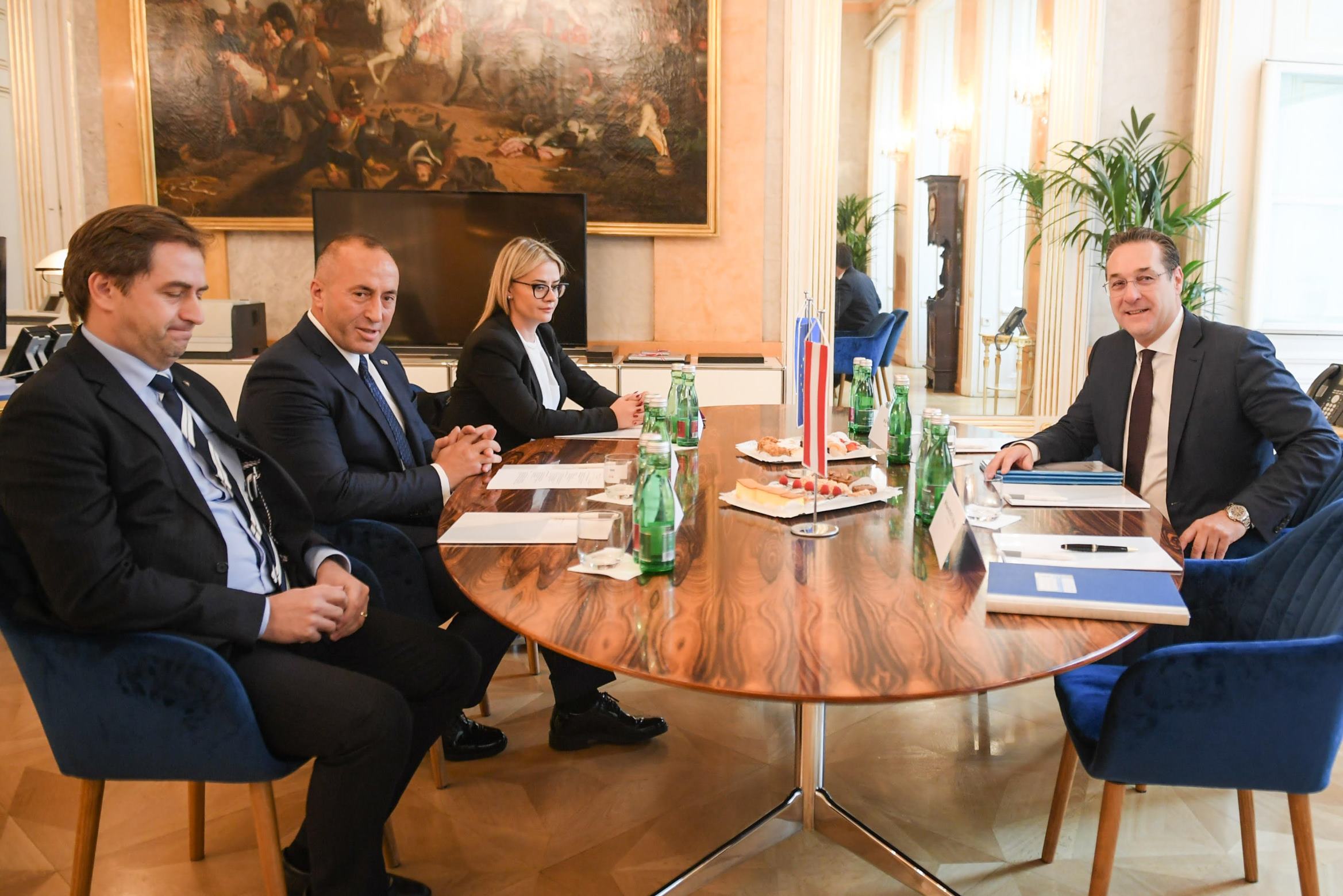 Haradinaj ia kujton zv.kancelarit austriak se Kosova është i vetmi vend në rajon pa viza