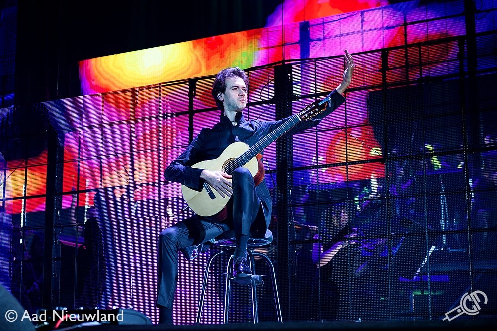 Petrit Čeku begleitet Weltstars auf der „Night of the Proms“-Tour