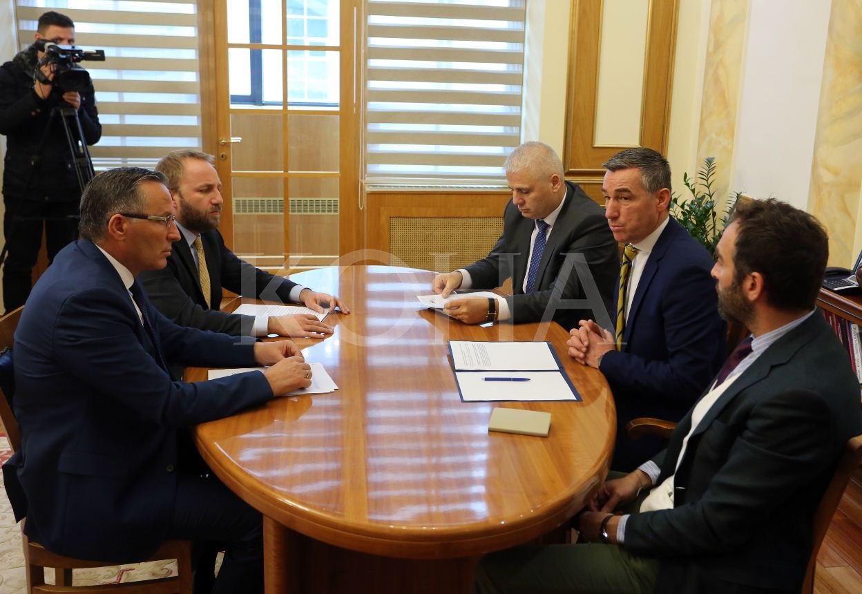 Veseli e do ndëshkimin e atyre që përdorën pushtetin për të bërë para, vetura e gra