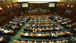 Deputeti Sllobodan Petroviq ndalohet nga xhandarmëria e Serbisë, Kuvendi i Kosovës dënon ndalimin e tij