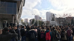 Bursat dhe kërkesa për konvikte, çon prapë në protestë nxënësit e gjimnazit të specializuar matematikor