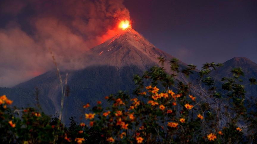 Mijëra të evakuuar pas aktivizimit të vullkanit Fuego në Guatemalë