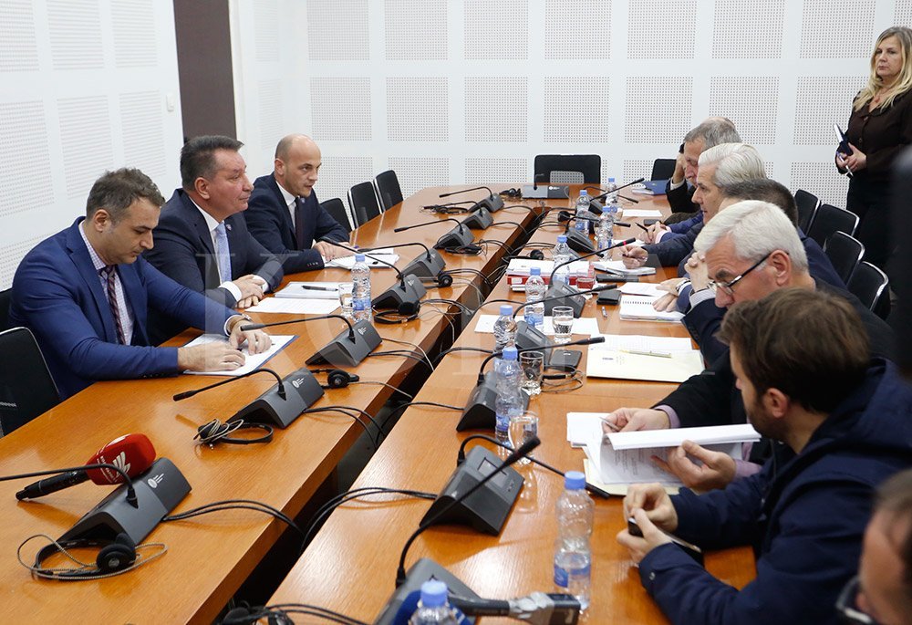 Lekaj: Avioni që barti gjashtë “gulenistët” për në Turqi mori leje biznesore