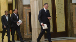 B92: Natë dramatike në Beograd, të gjitha organet shtetërore serbe në gjendje gatishmërie