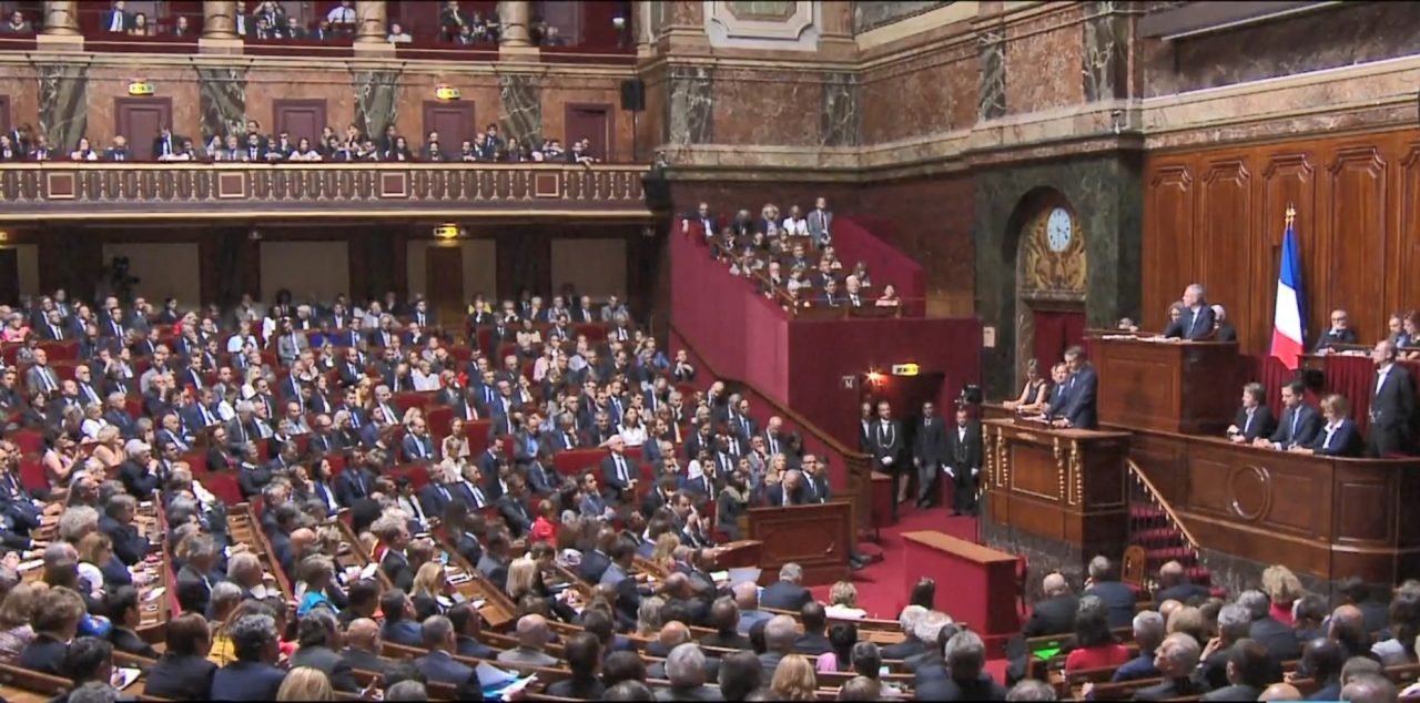 Franca kthen në ligj luftën kundër “fake news”, dënimet deri 75 mijë euro