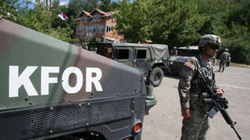 Serbët fusnin mallra ilegalisht në Kosovë, ndalohen nga KFOR-i