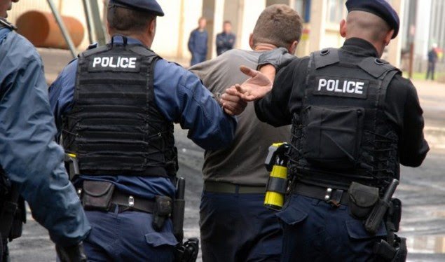 Përmes shantazhit një femre i merr para, arrestohet 