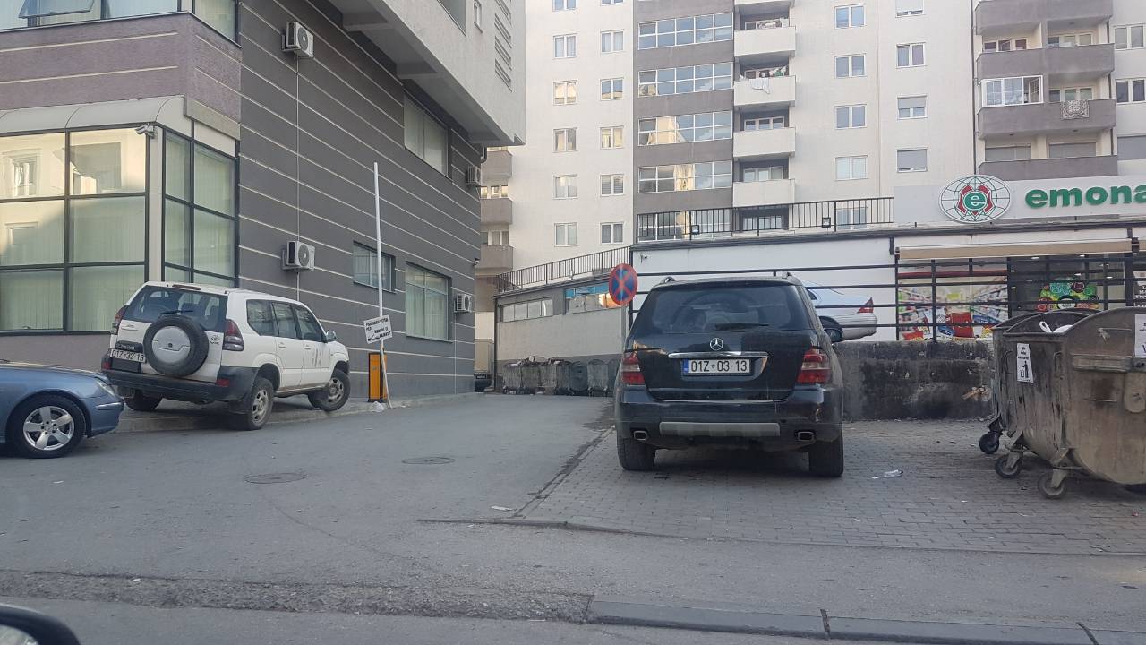 Opozita akuzon Komunën e Lipjanit për shpërdorim veturash zyrtare