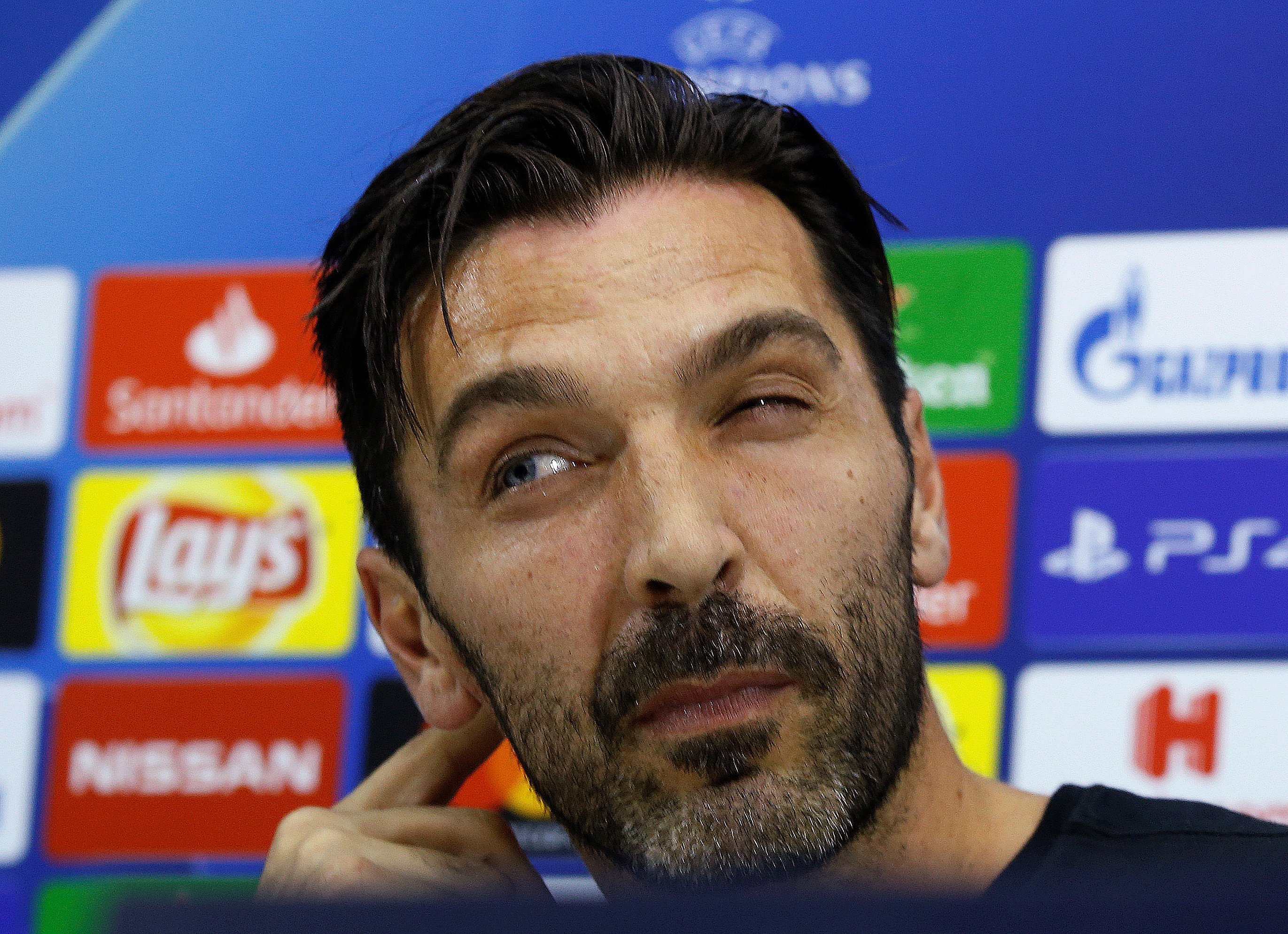 Buffoni e quan test përballjen ndaj tre sulmuesve të Liverpoolit