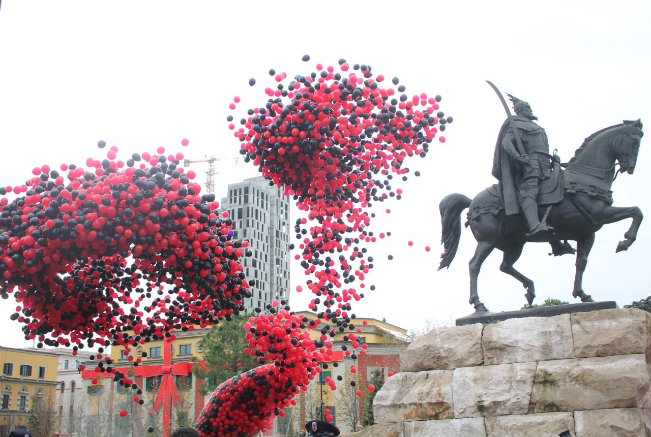 Si u kremtua Festa e Flamurit në Shqipëri