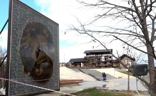 Portreti me fishekë i Adem Jasharit, në restaurim