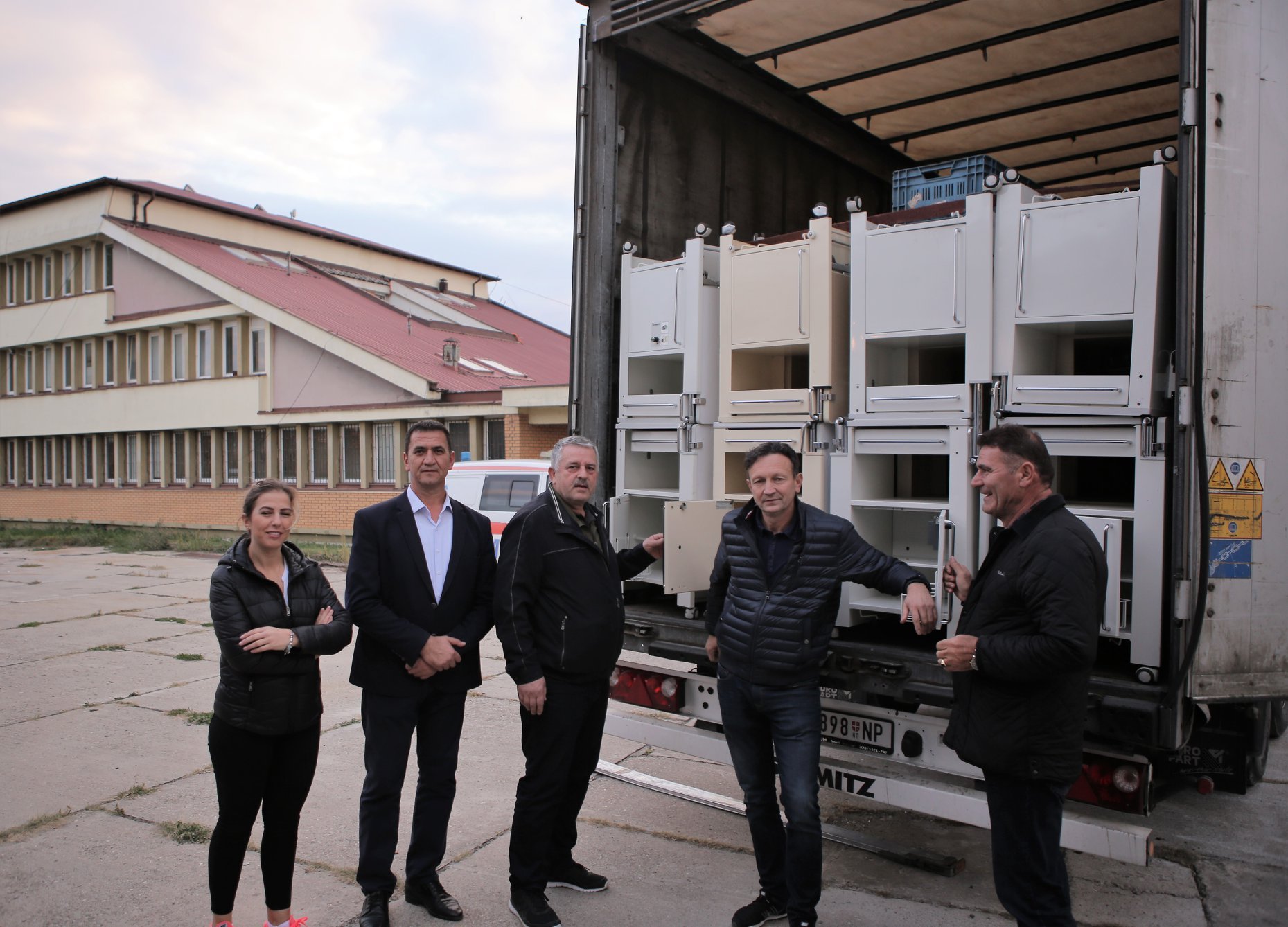 Bashkatdhetarët ndihmojnë me pajisje QKMF-në në Podujevë