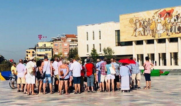 610 mijë turistë vizituan Shqipërinë në shtator
