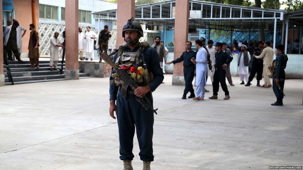 Sulm i dyshuar vetëvrasës në Afganistan, 13 të vdekur
